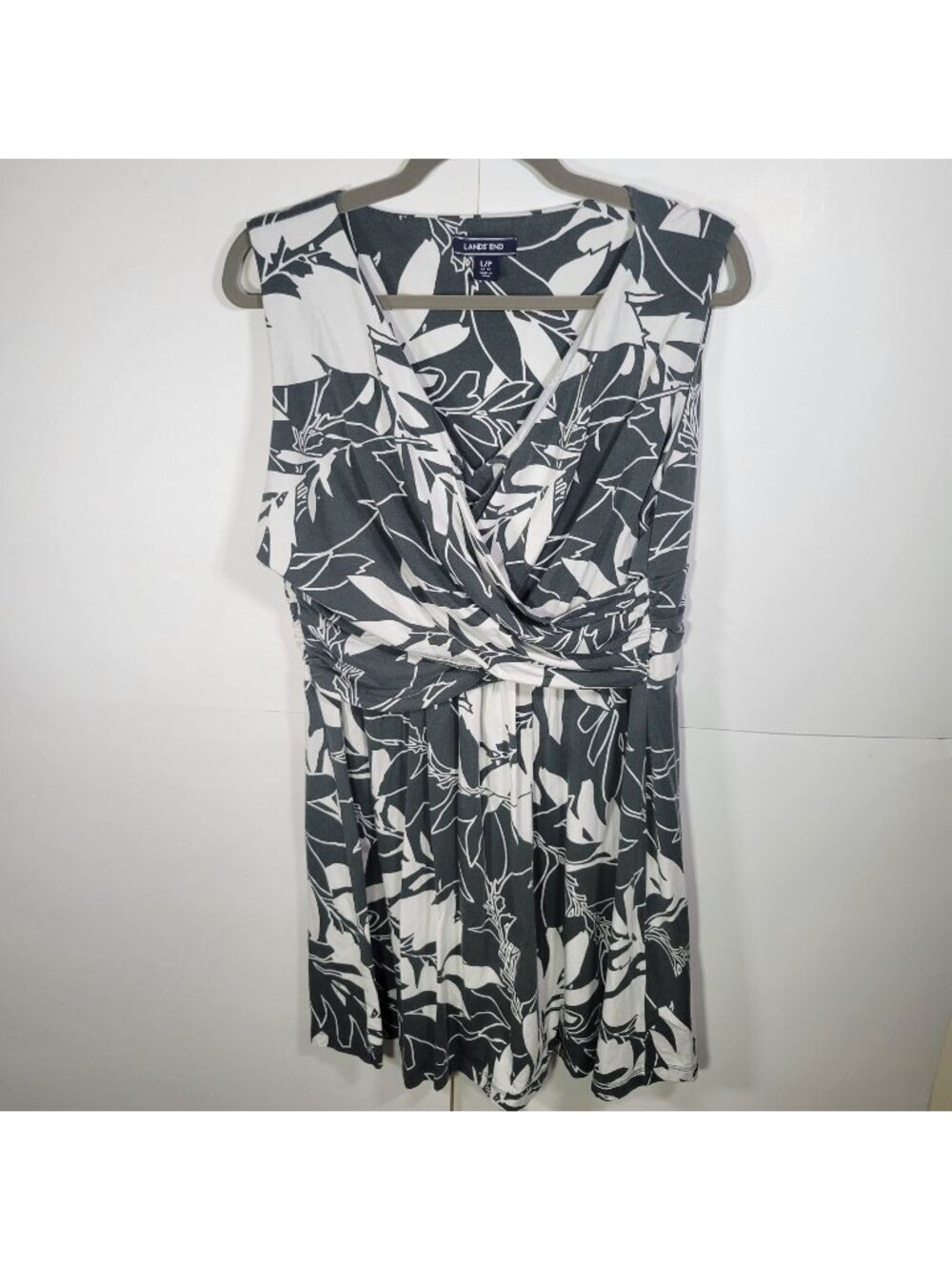 Lands End Sleeveless V-Neck Floral Surplice Dress In Gray & White Print L/P